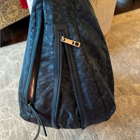 Lululemon Resolution Hobo Bag Teal - Picture 3 of 12